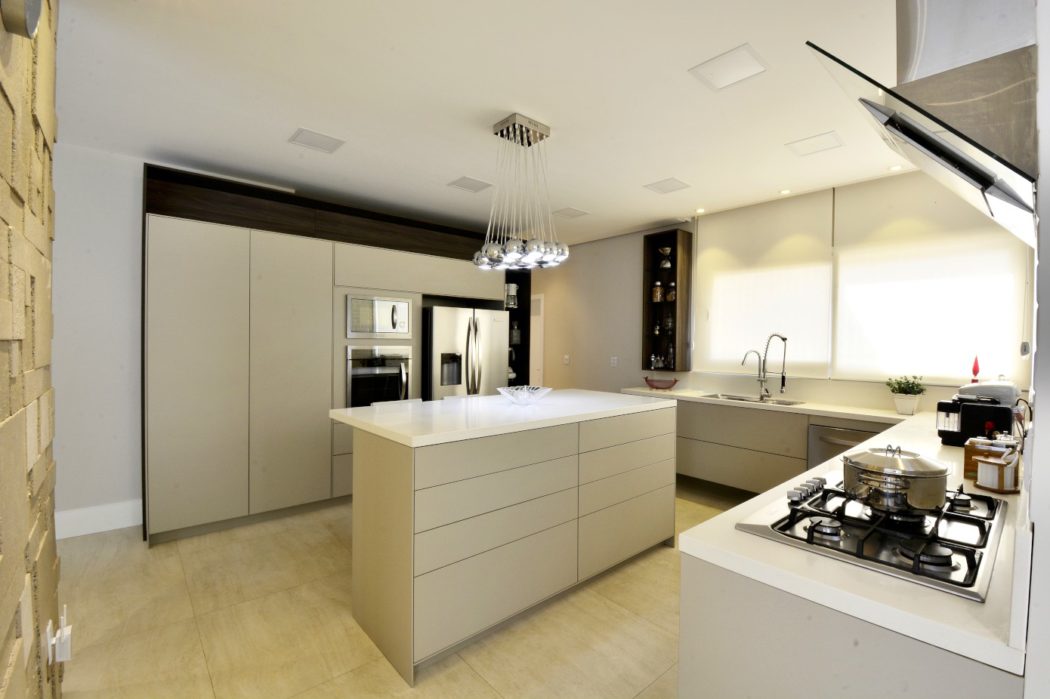 Contemporary Home in Brazil by Marcelo Minuscoli - 5