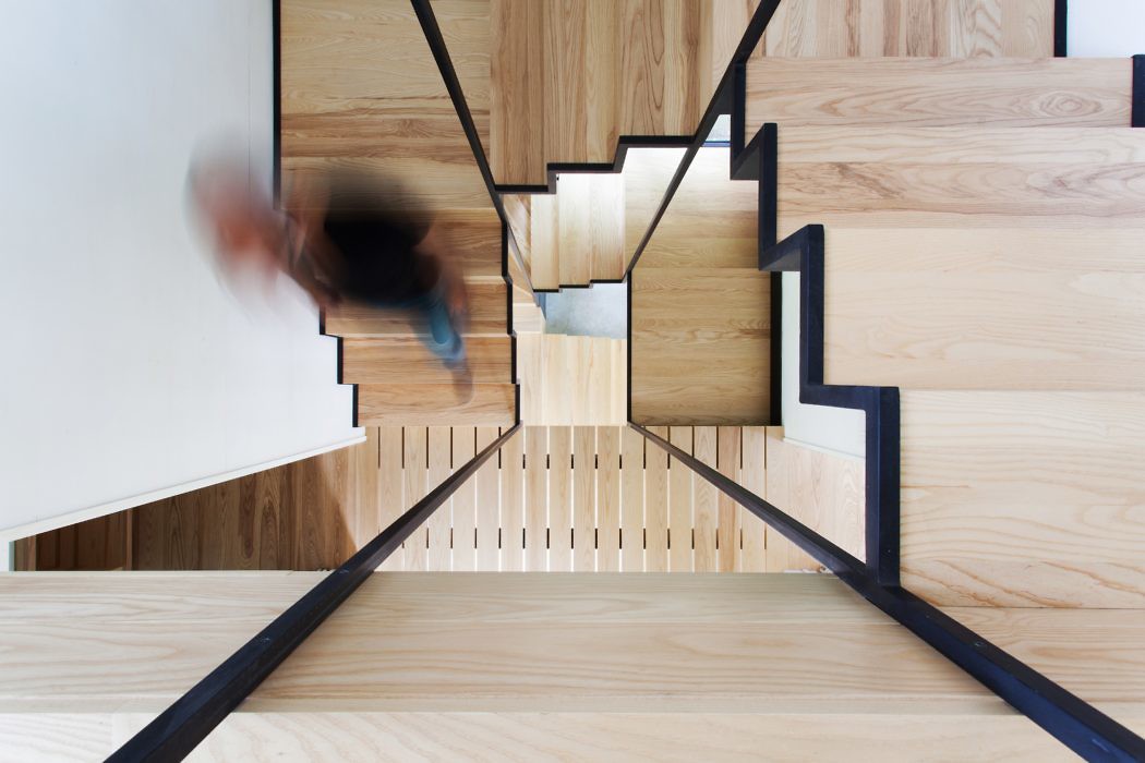 House in Sutton by YH2 - 5