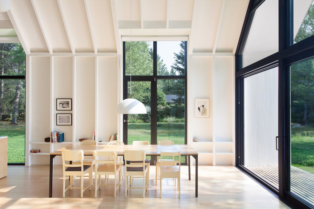 Modern Lake House by Yiacouvakis Hamelin Architectes - 3
