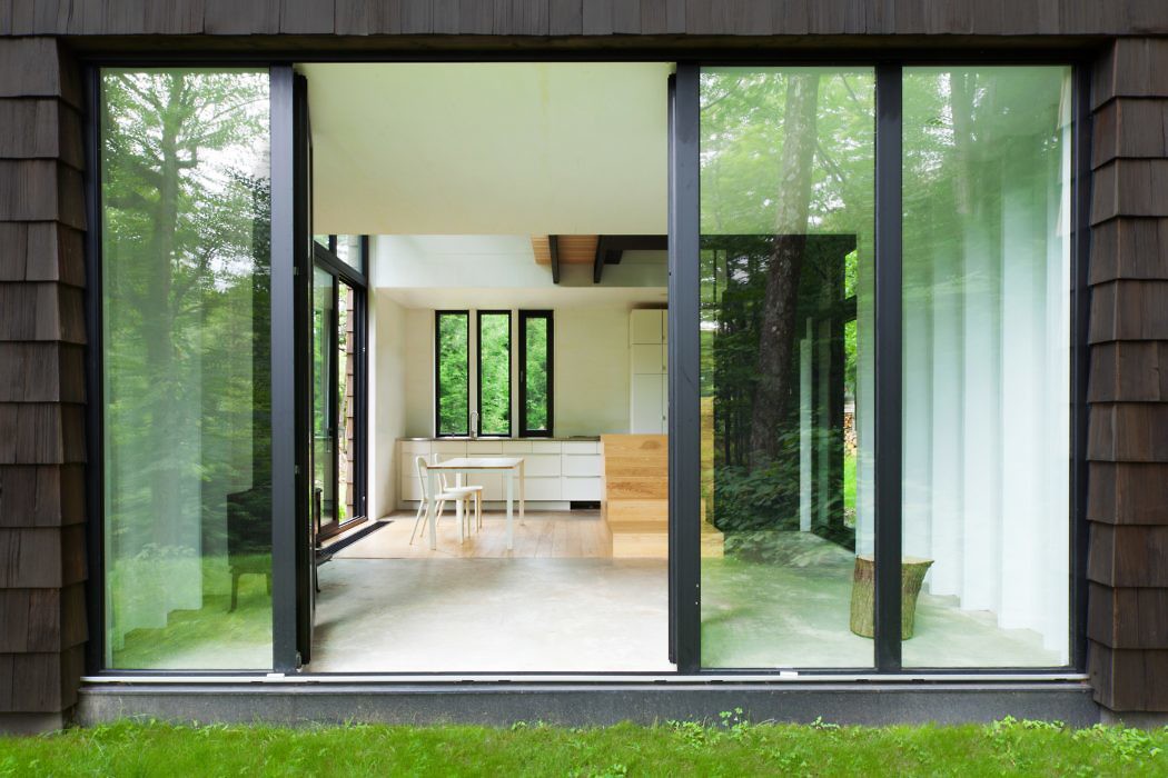 House in Sutton by YH2 - 4
