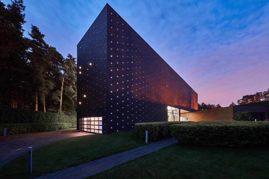 Contemporary Residence in Usovo - 10