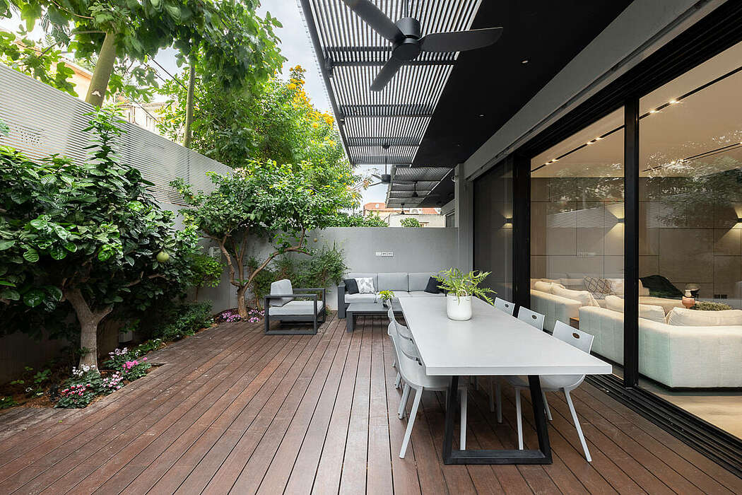 Urban House by Studio Makom - 14