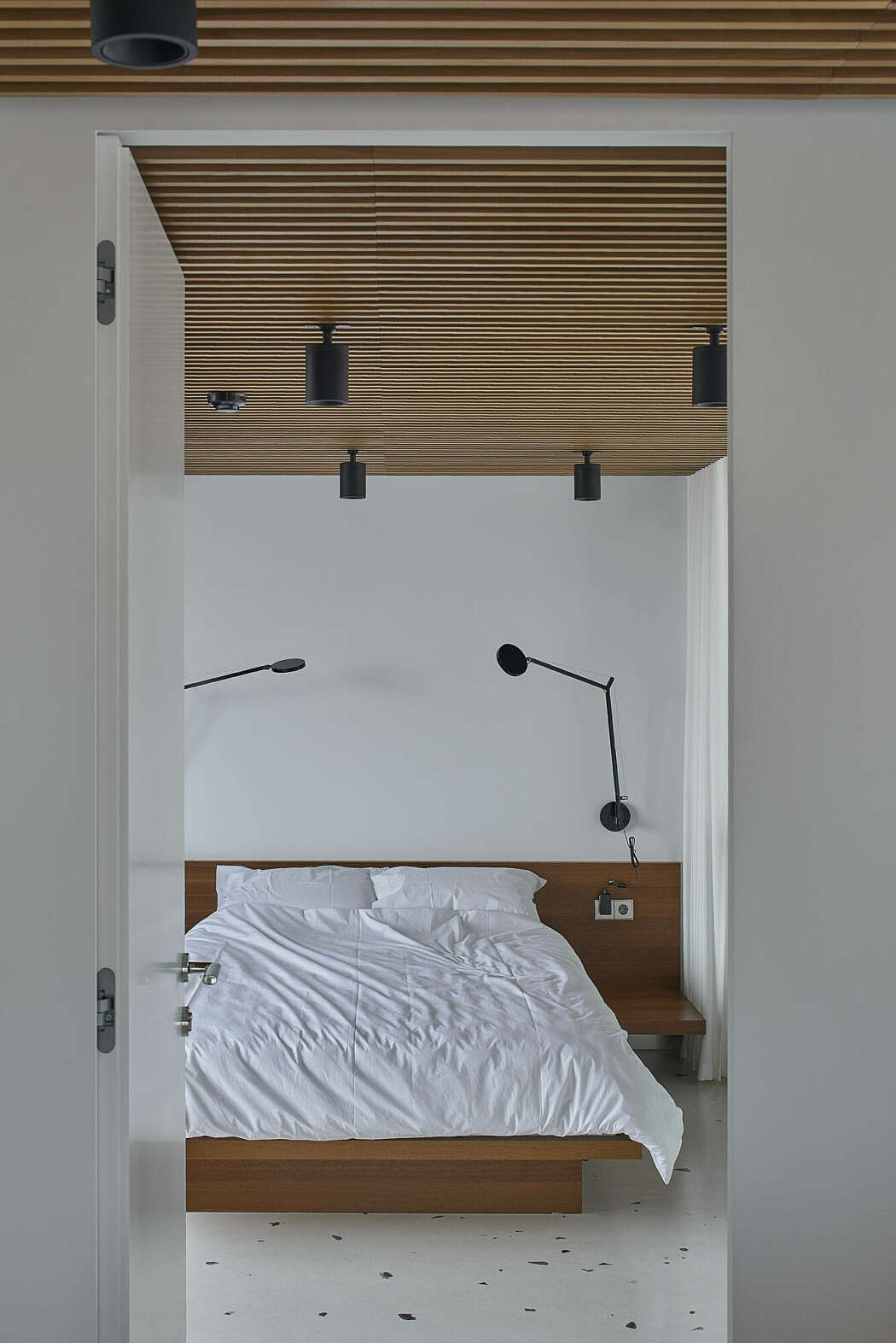 Attic Apartment by INBLUM - 8