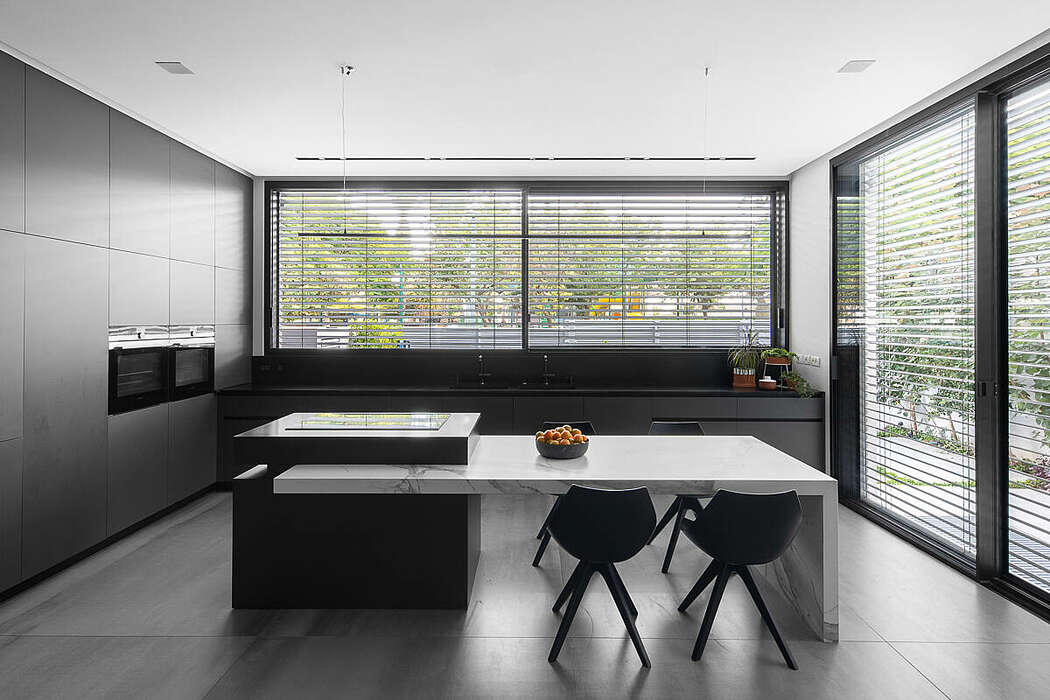Urban House by Studio Makom - 8