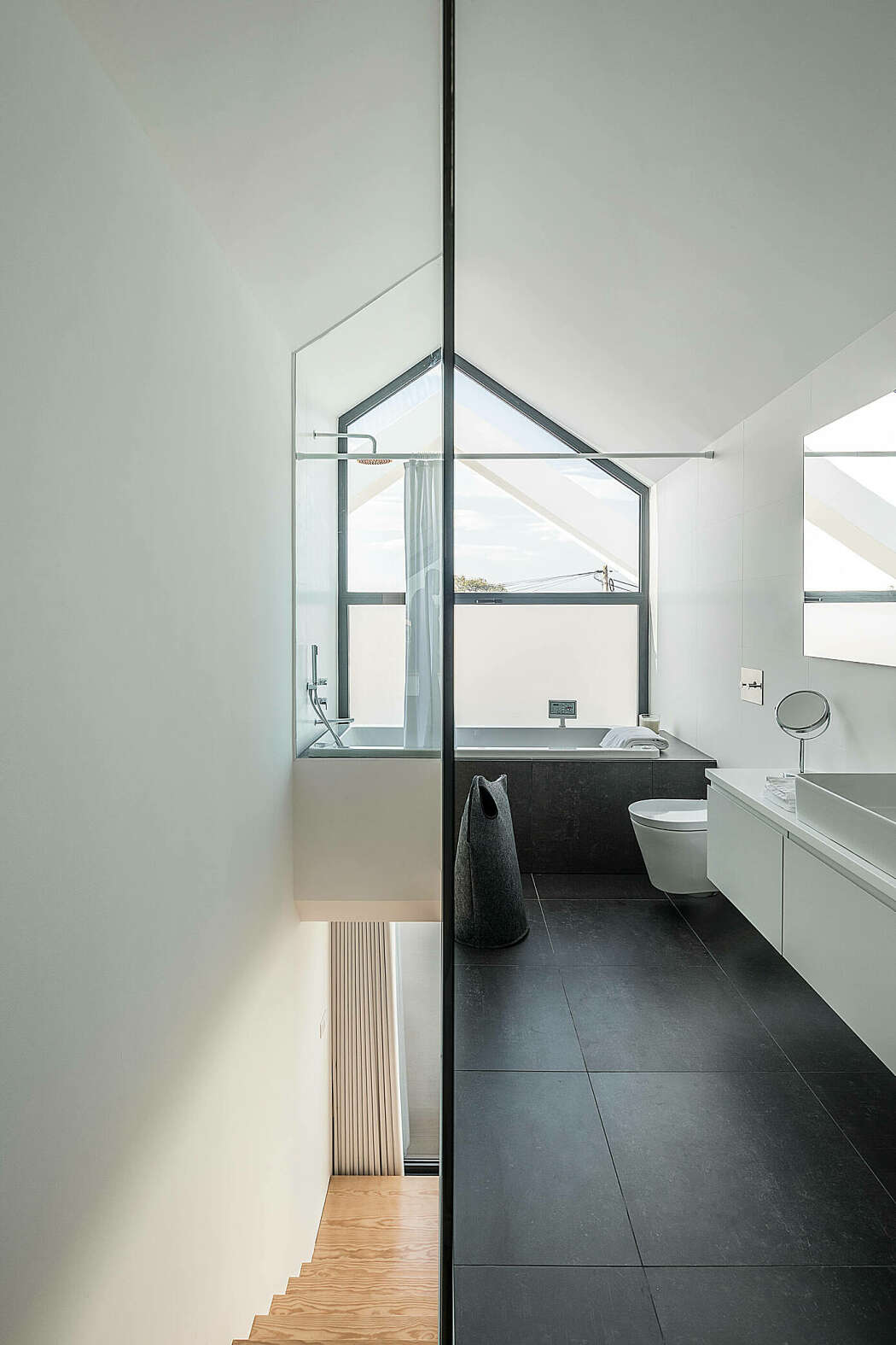Arch House by FRARI - 9