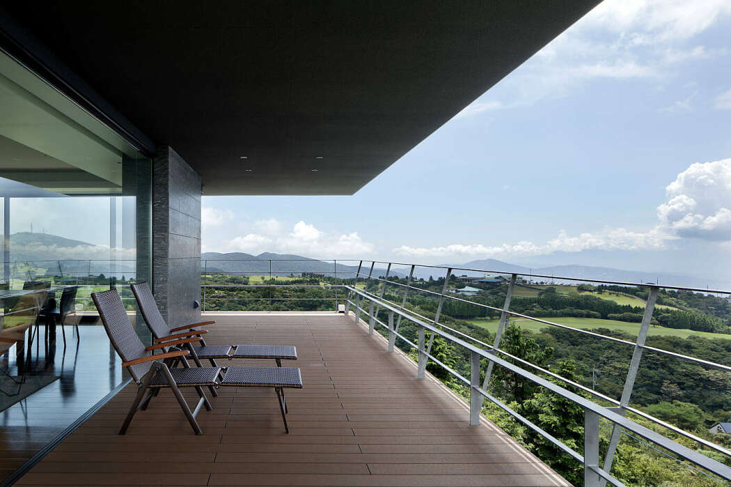 Lake Ashi Home by Starchitects - 11