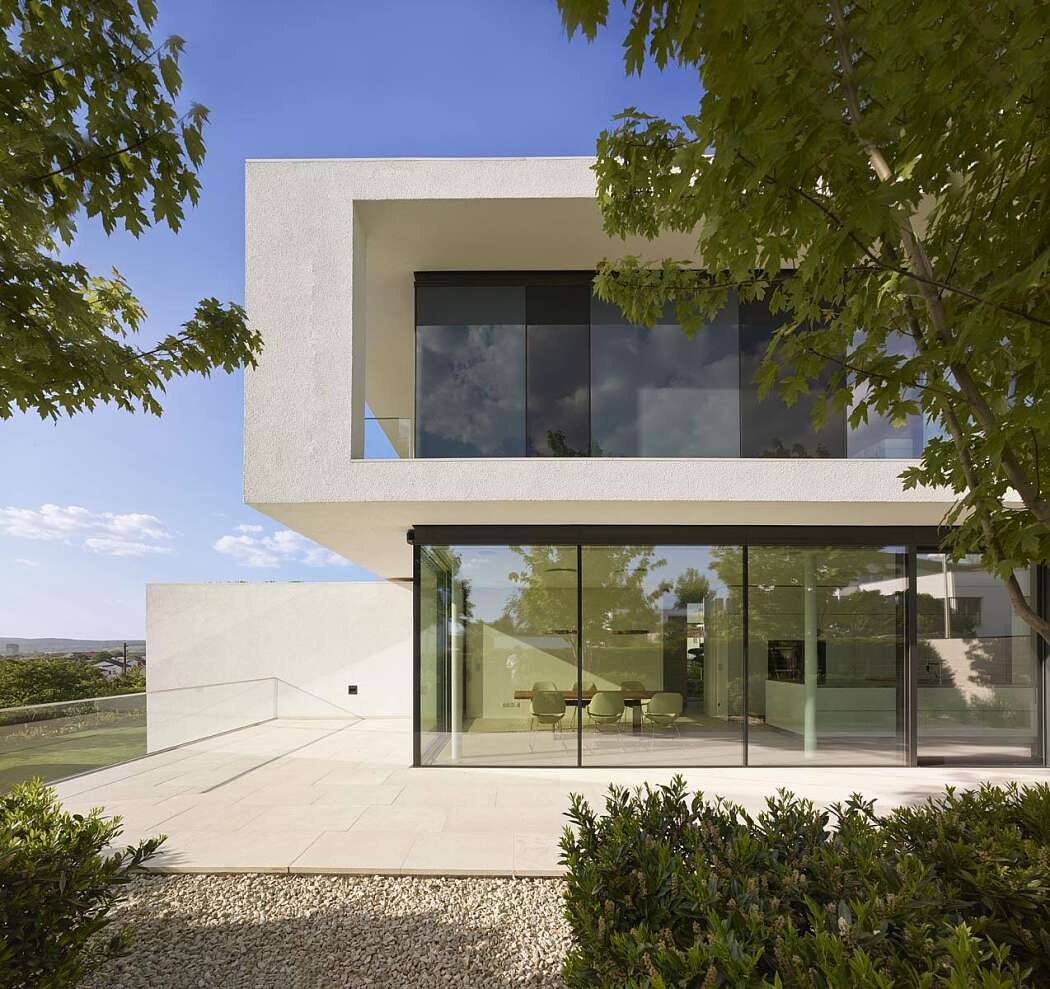 Villa in Franken by Weber + Hummel Architekten - 5