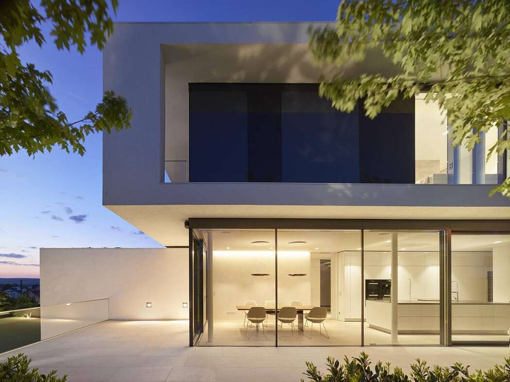 Villa in Franken by Weber + Hummel Architekten - 9