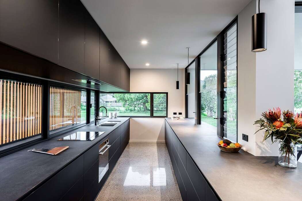 Gold Coast House by MRA Design - 5
