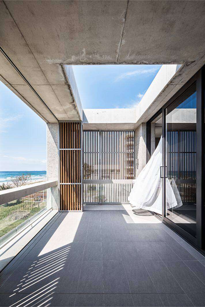 Mermaid Beach Residence by B.E Architecture - 5