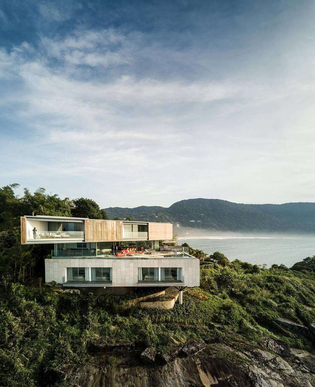 Peninsula House by Bernardes Arquitetura - 1