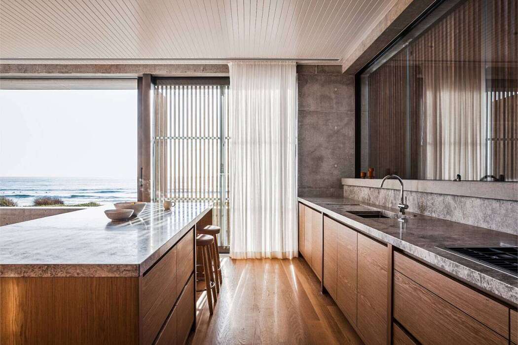 Mermaid Beach Residence by B.E Architecture - 3