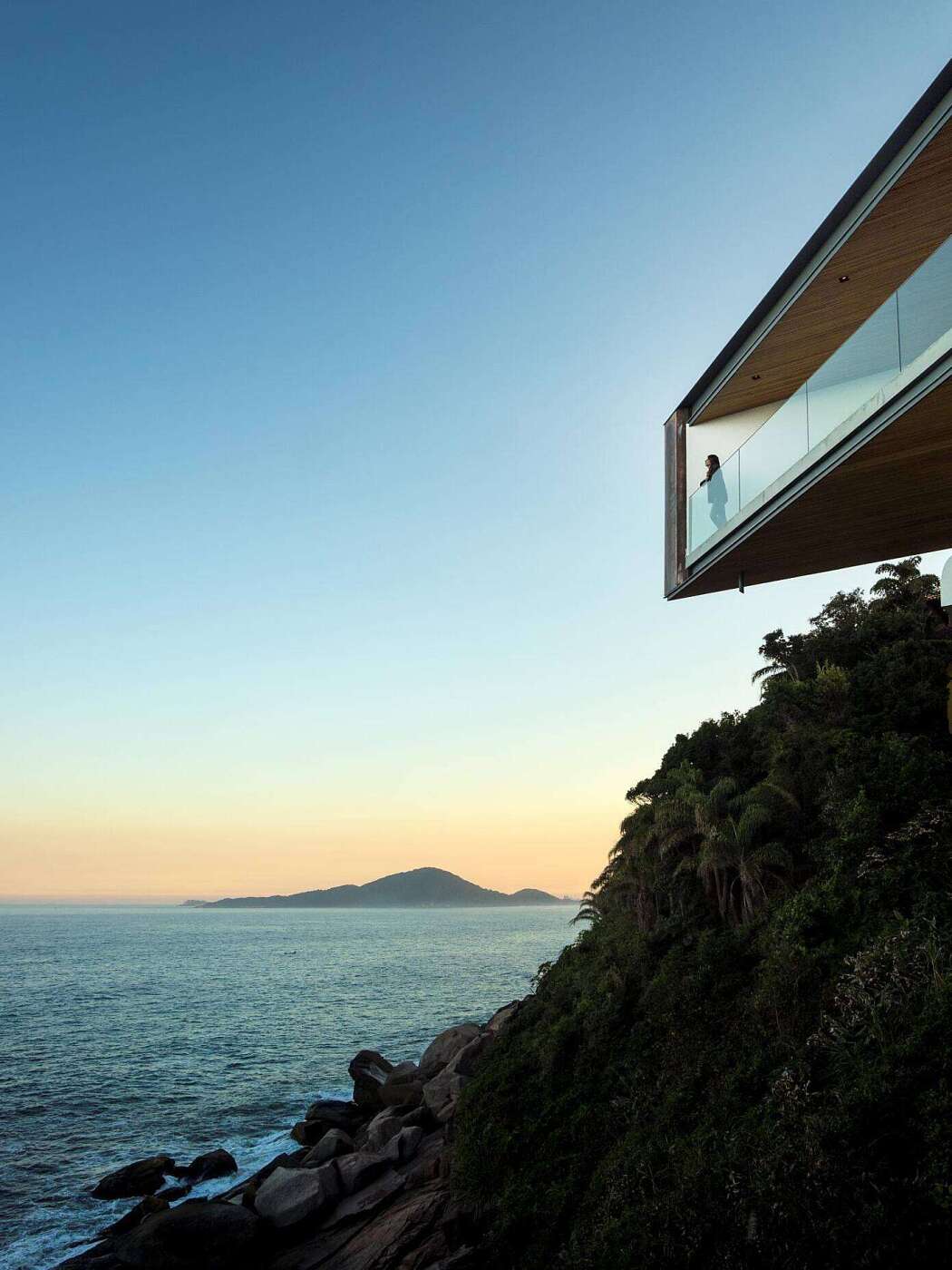 Peninsula House by Bernardes Arquitetura - 4