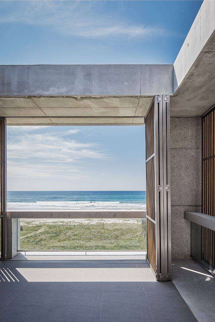 Mermaid Beach Residence by B.E Architecture - 4