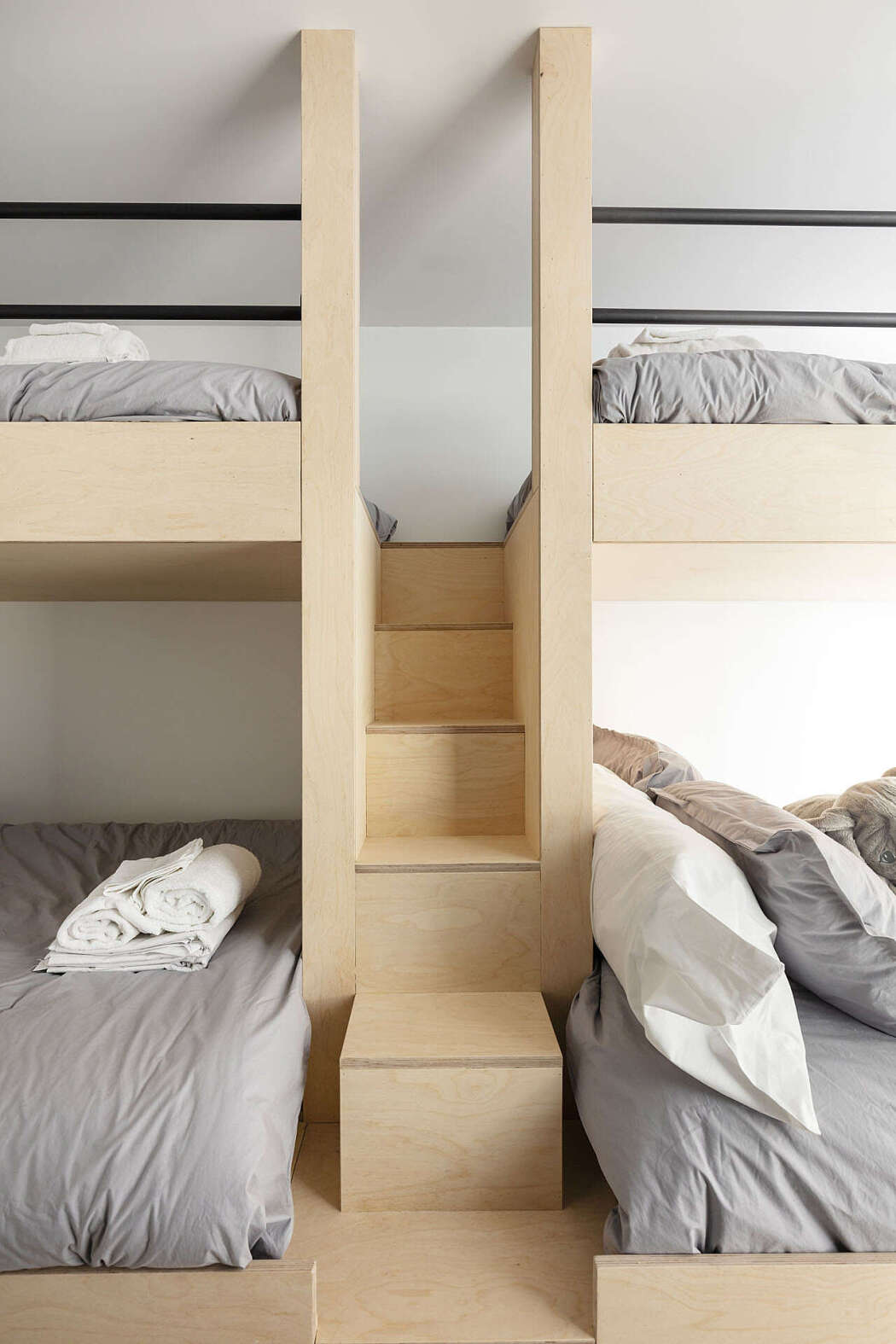 Cabin A by Bourgeois / Lechasseur Architectes - 7