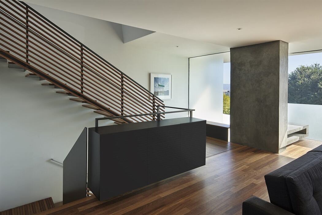 House on Hillside by Terry & Terry Architecture - 5