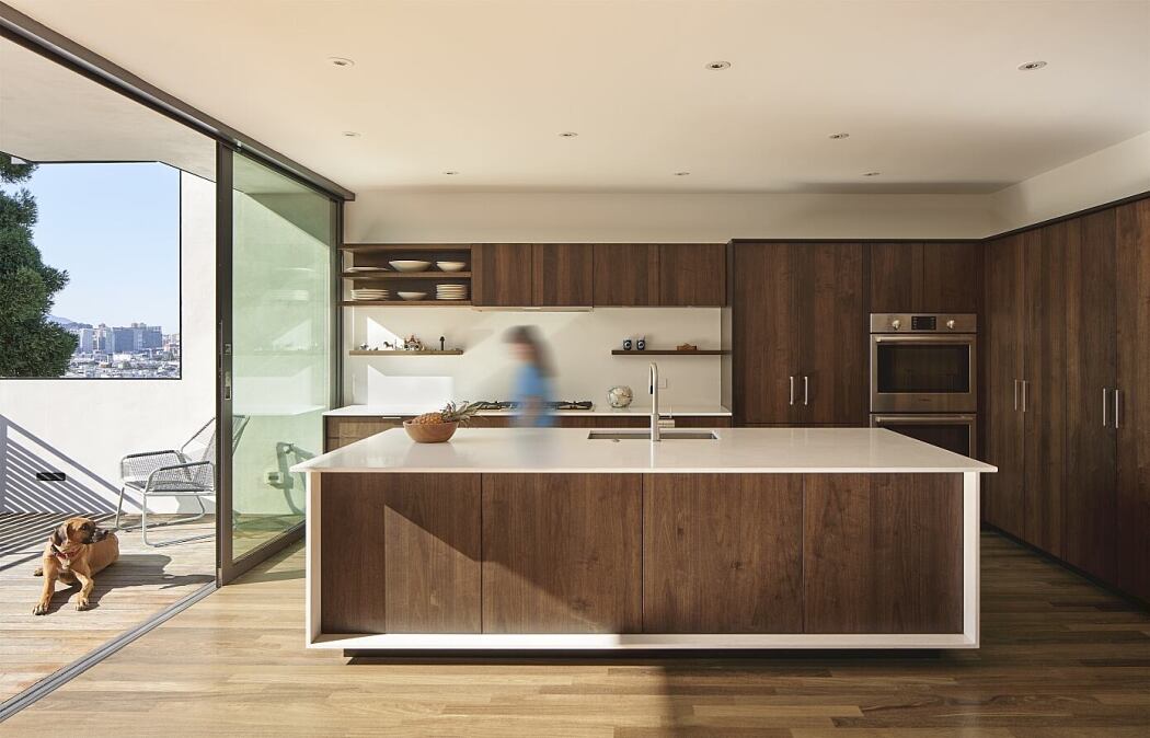 House on Hillside by Terry & Terry Architecture - 2