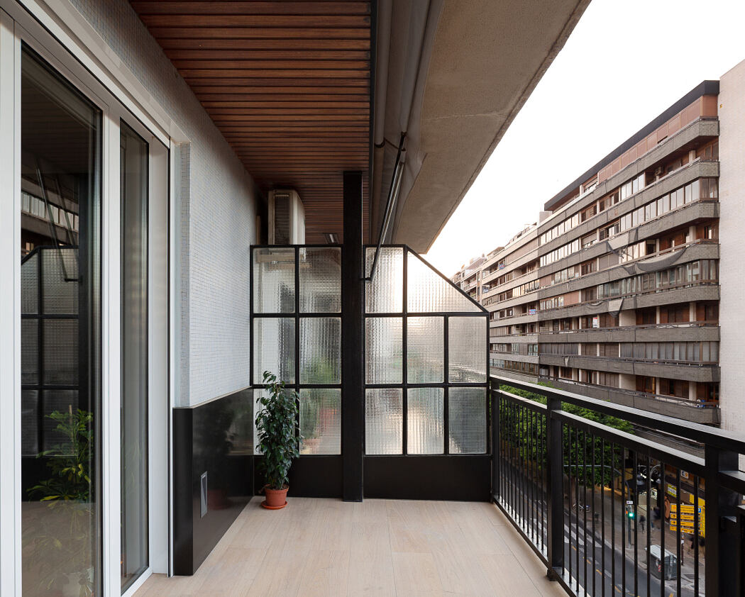 House in the Heart of Valencia by La Finca Roja Studio - 7