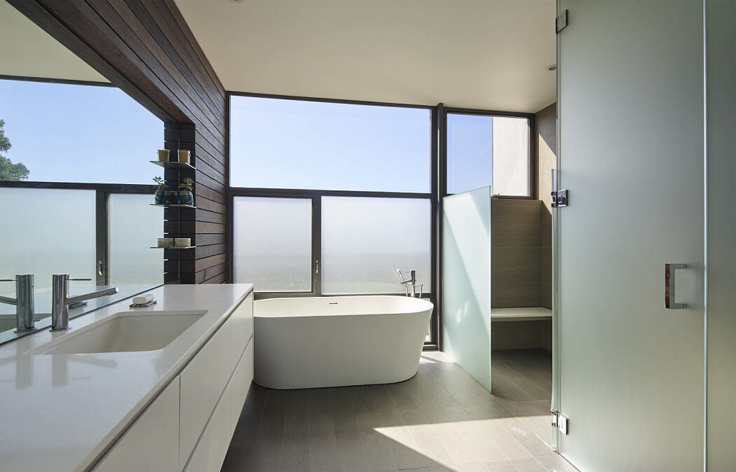 House on Hillside by Terry & Terry Architecture - 8