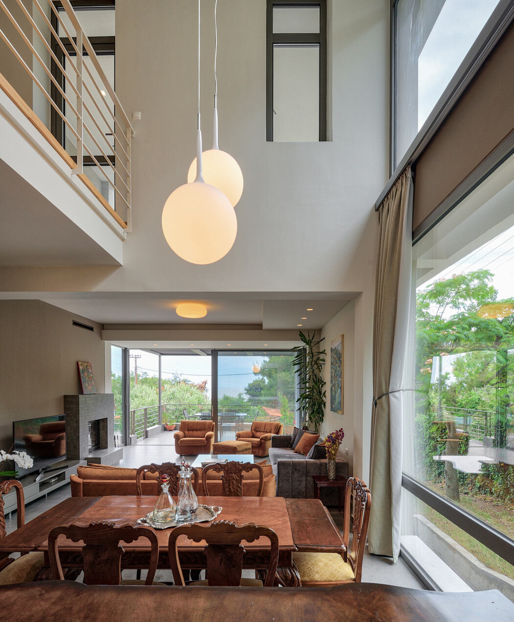 Family Residence by Liza Tiktapanidou - 2