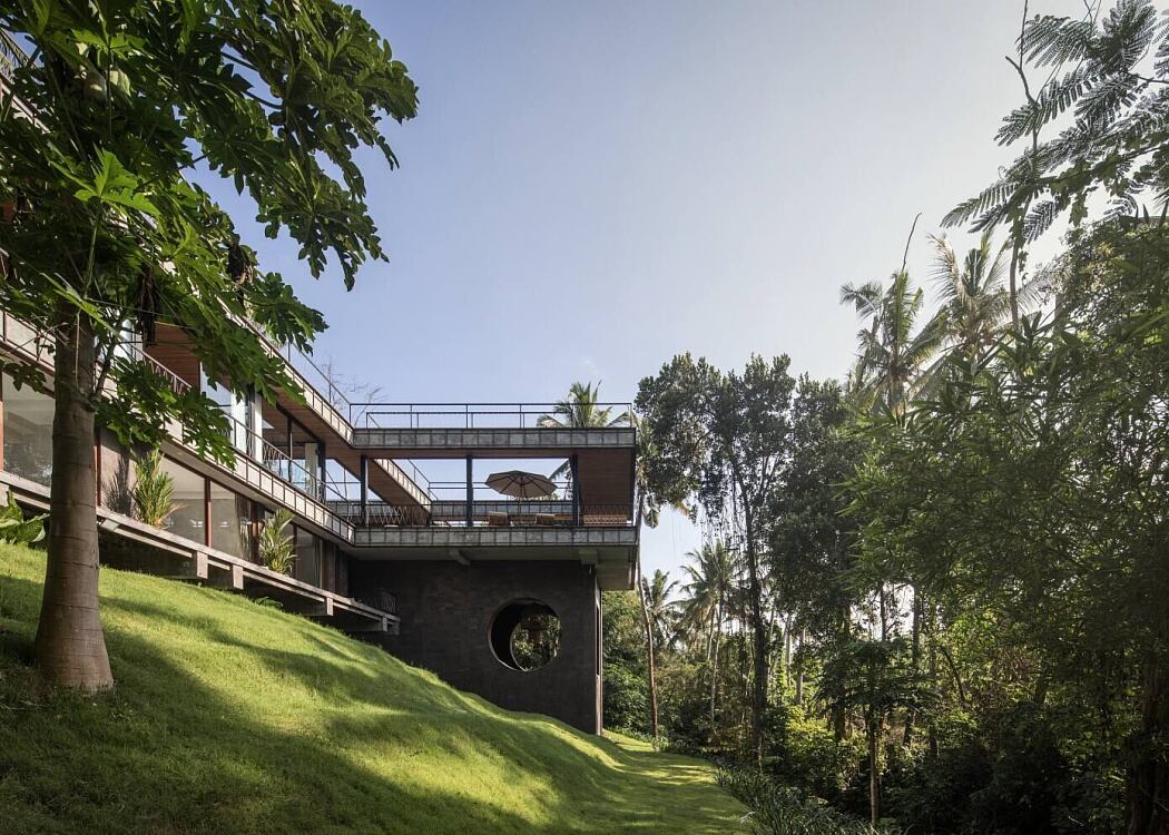 Bond House by Alexis Dornier - 3