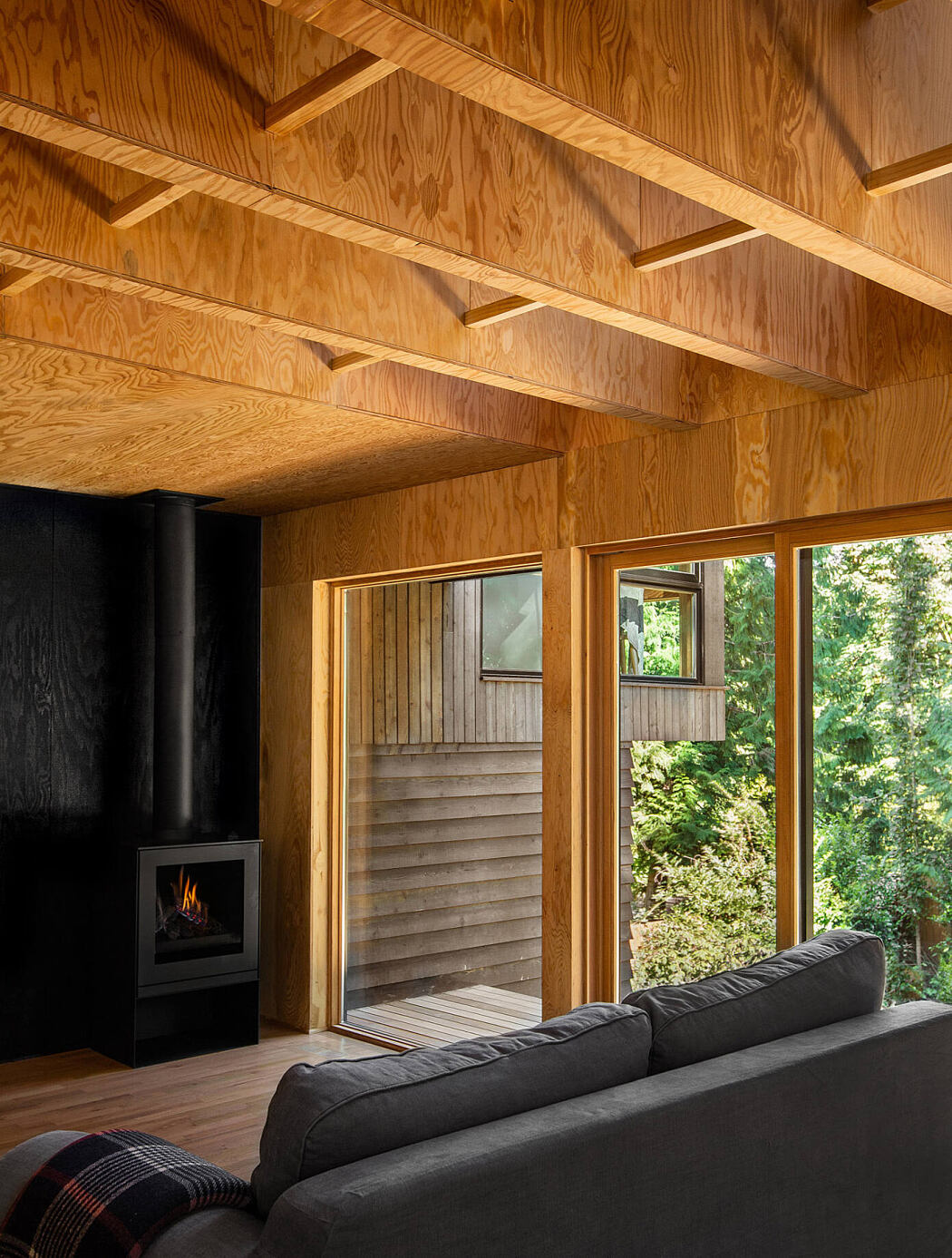 House with a Yoga Studio by Robert Hutchison Architecture - 4