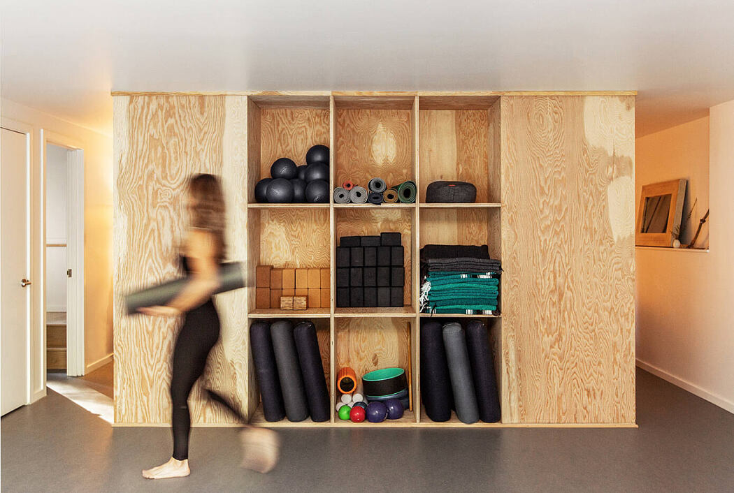 House with a Yoga Studio by Robert Hutchison Architecture - 6