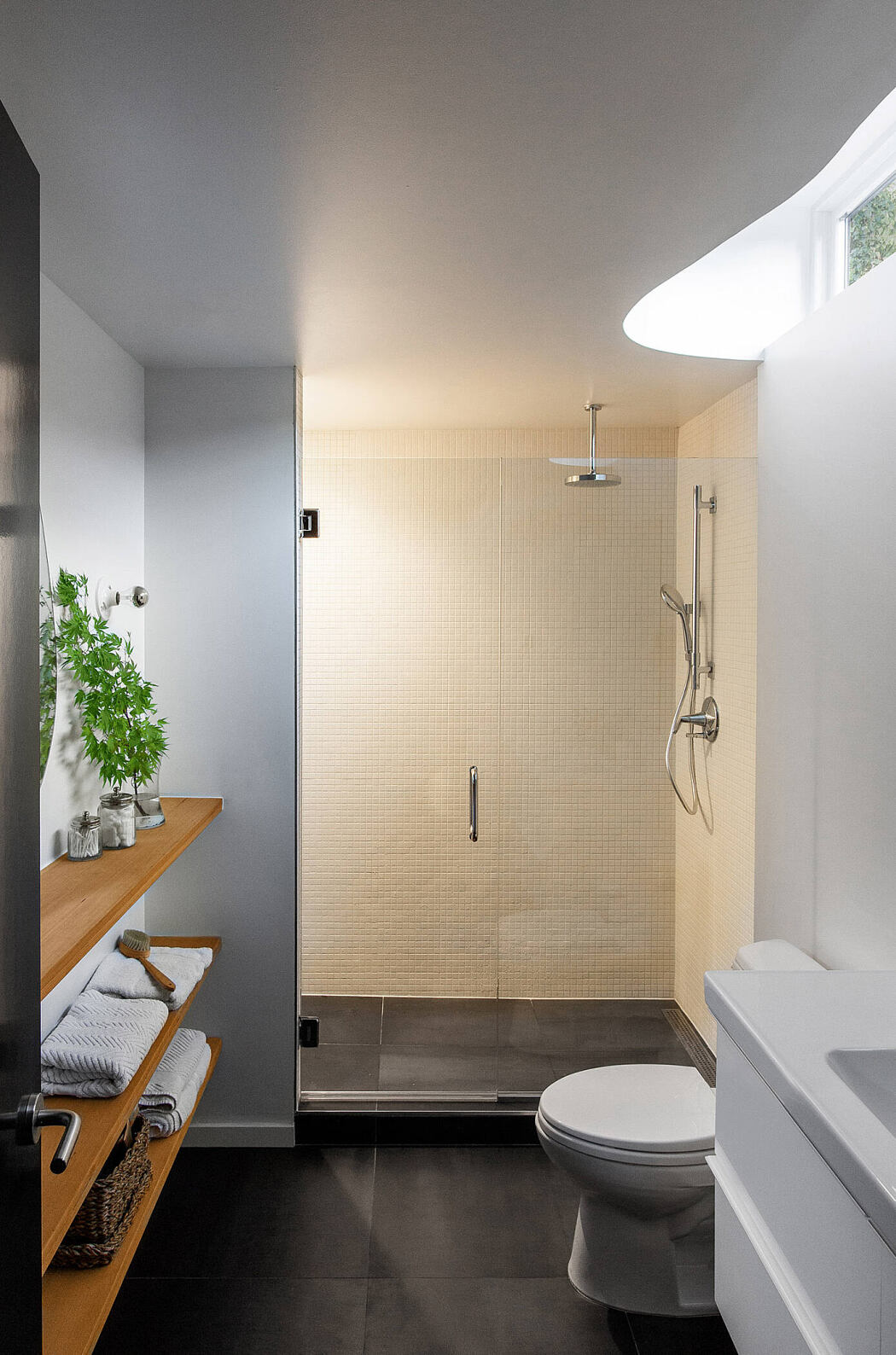 House with a Yoga Studio by Robert Hutchison Architecture - 10