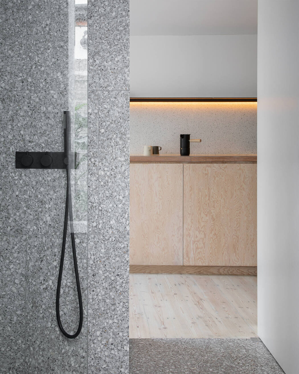 ER Residence by Studio Hallett Ike - 10