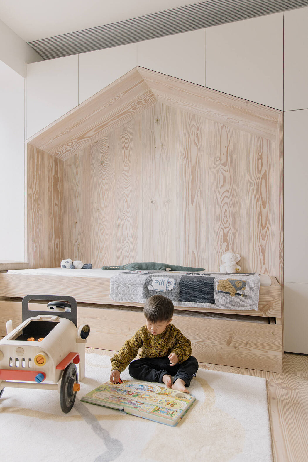 An Urban Cottage by Lukstudio - 6