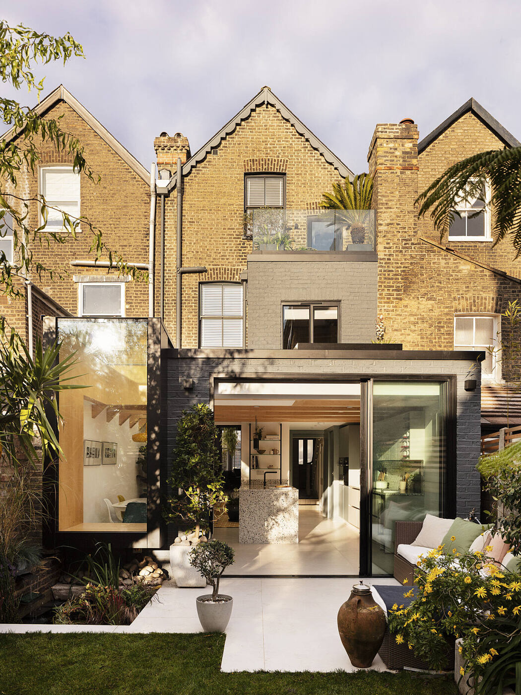 A House for a Gardener by Amos Goldreich Architecture - 9