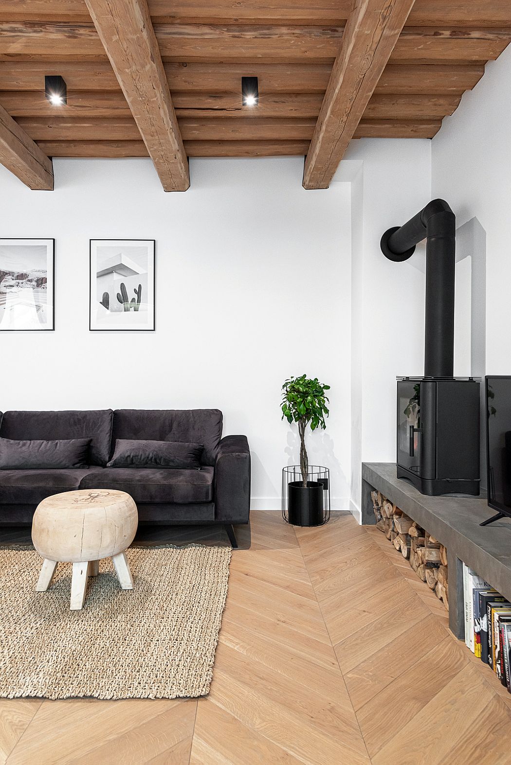Flat in Teatro Street by Dizaino Virtuve - 3