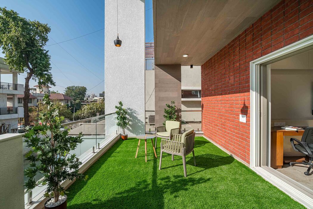 The Shaded House by Prashant Parmar Architect - 7