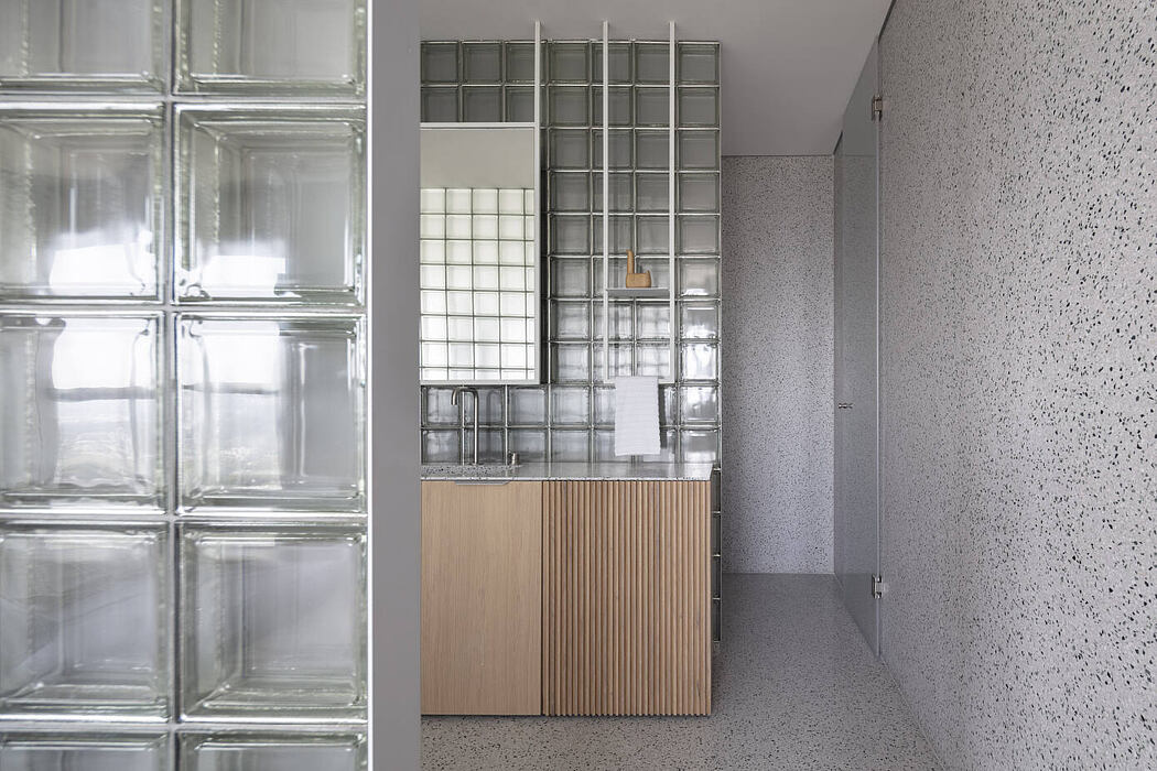 The Glass Blocks Duplex by Tal Goldsmith Fish Design Studio - 7