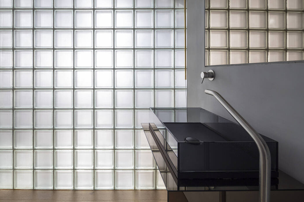 The Glass Blocks Duplex by Tal Goldsmith Fish Design Studio - 11