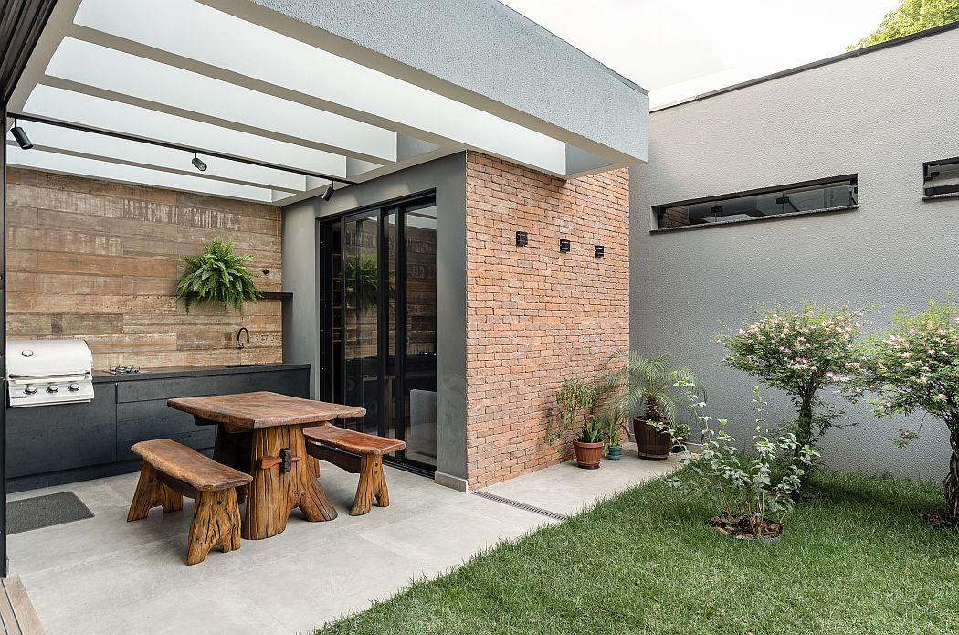 Two-Story House by PB Arquitetura - 15