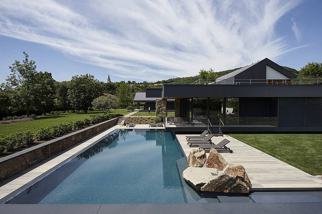 The Grey House by Giorgio Parise - 9