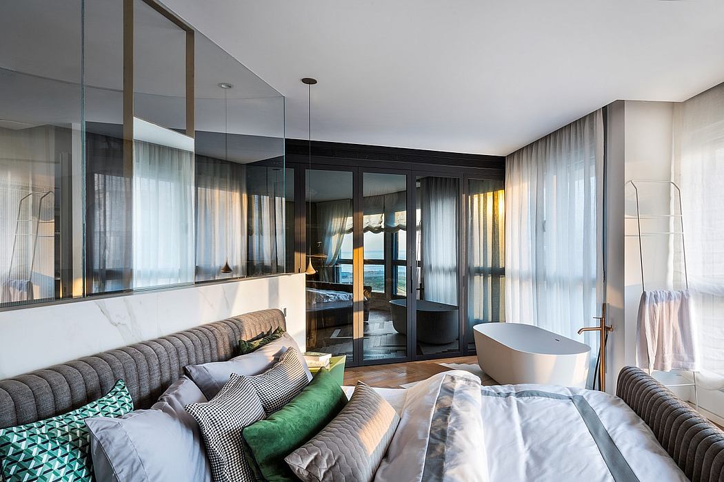 The Round Apartment by Tzvia Kazayoff - 7