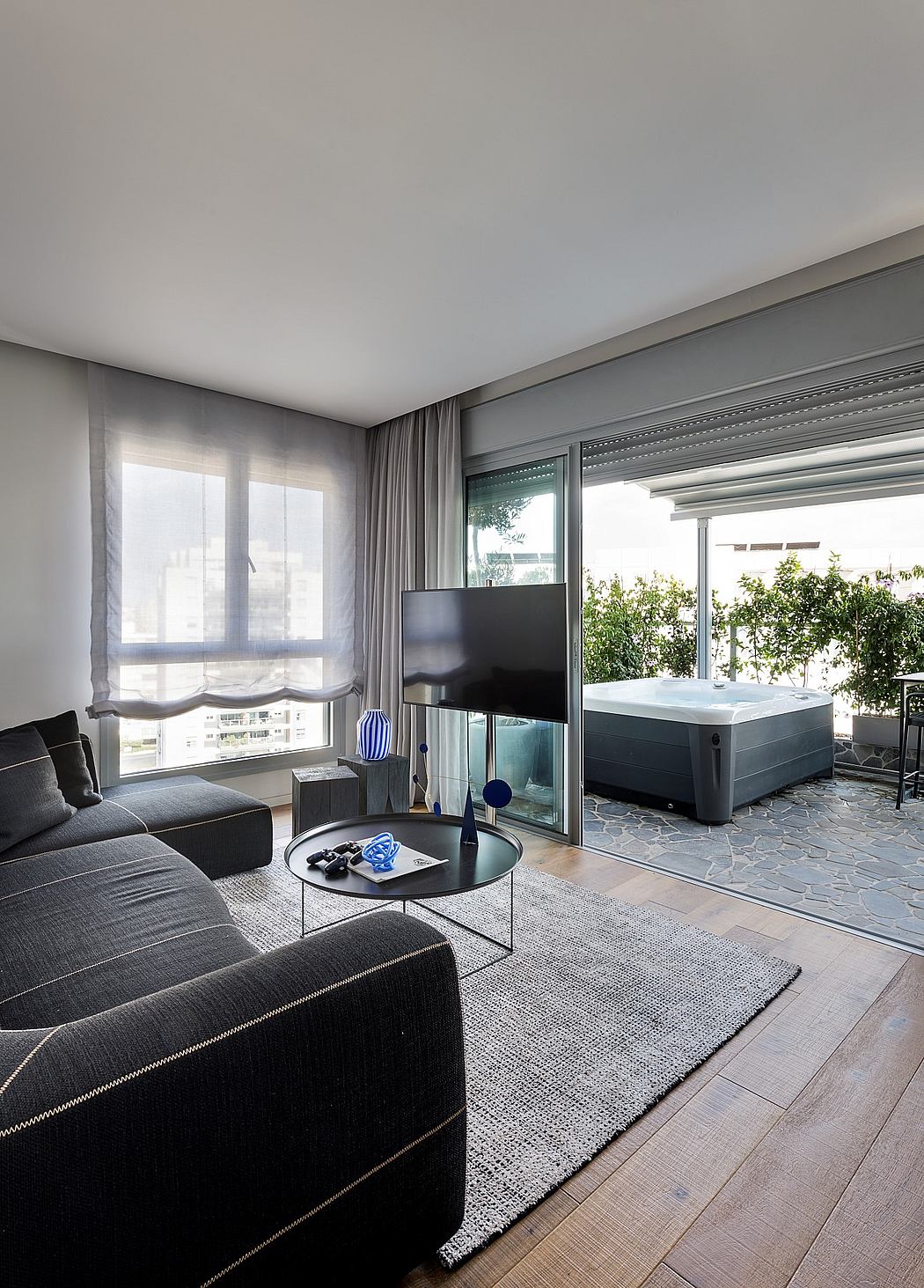 The Round Apartment by Tzvia Kazayoff - 4