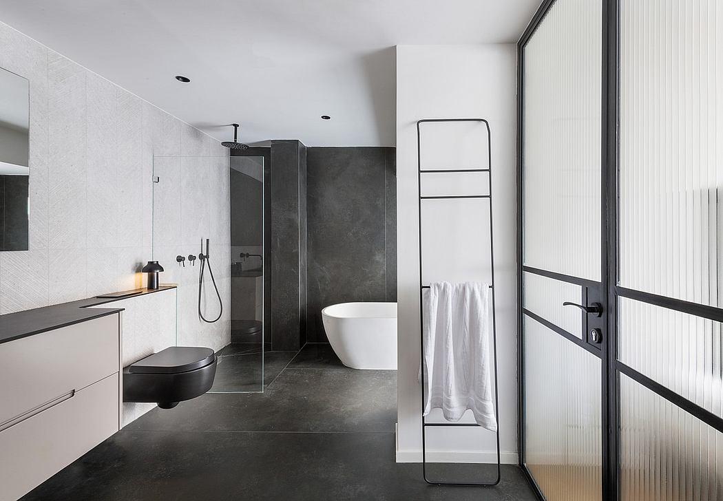 The Round Apartment by Tzvia Kazayoff - 6