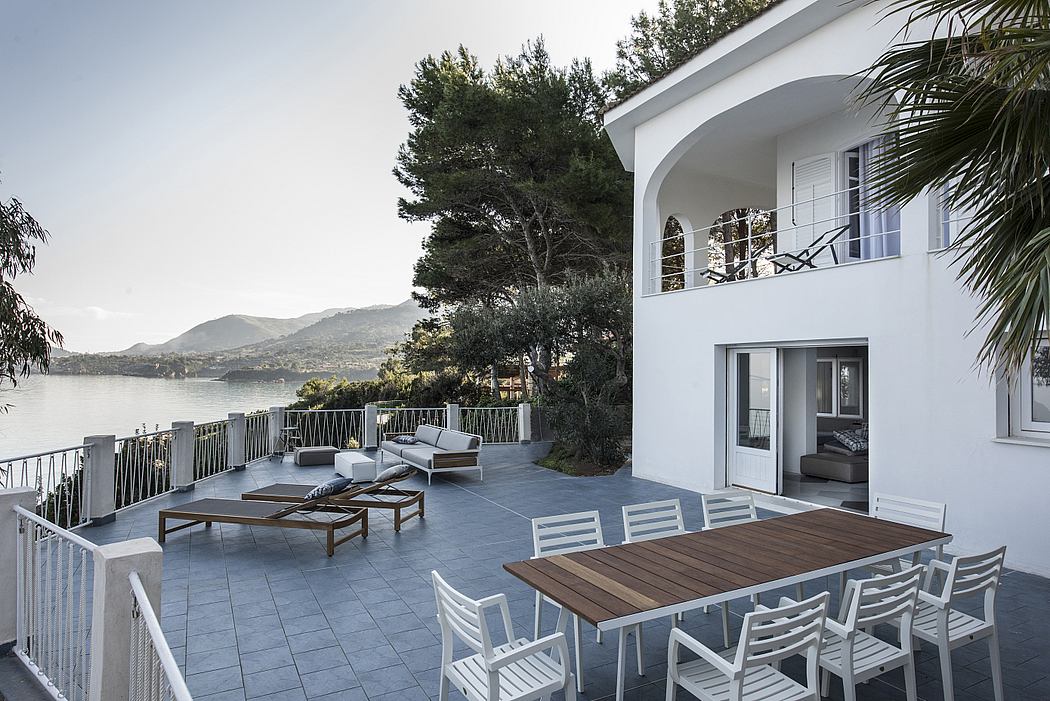 Villa on The Cliff by Viviana Haddad - 11