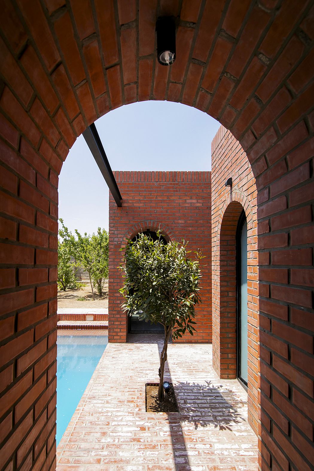 Mid-Ridge Villa by EZ Studio - 7