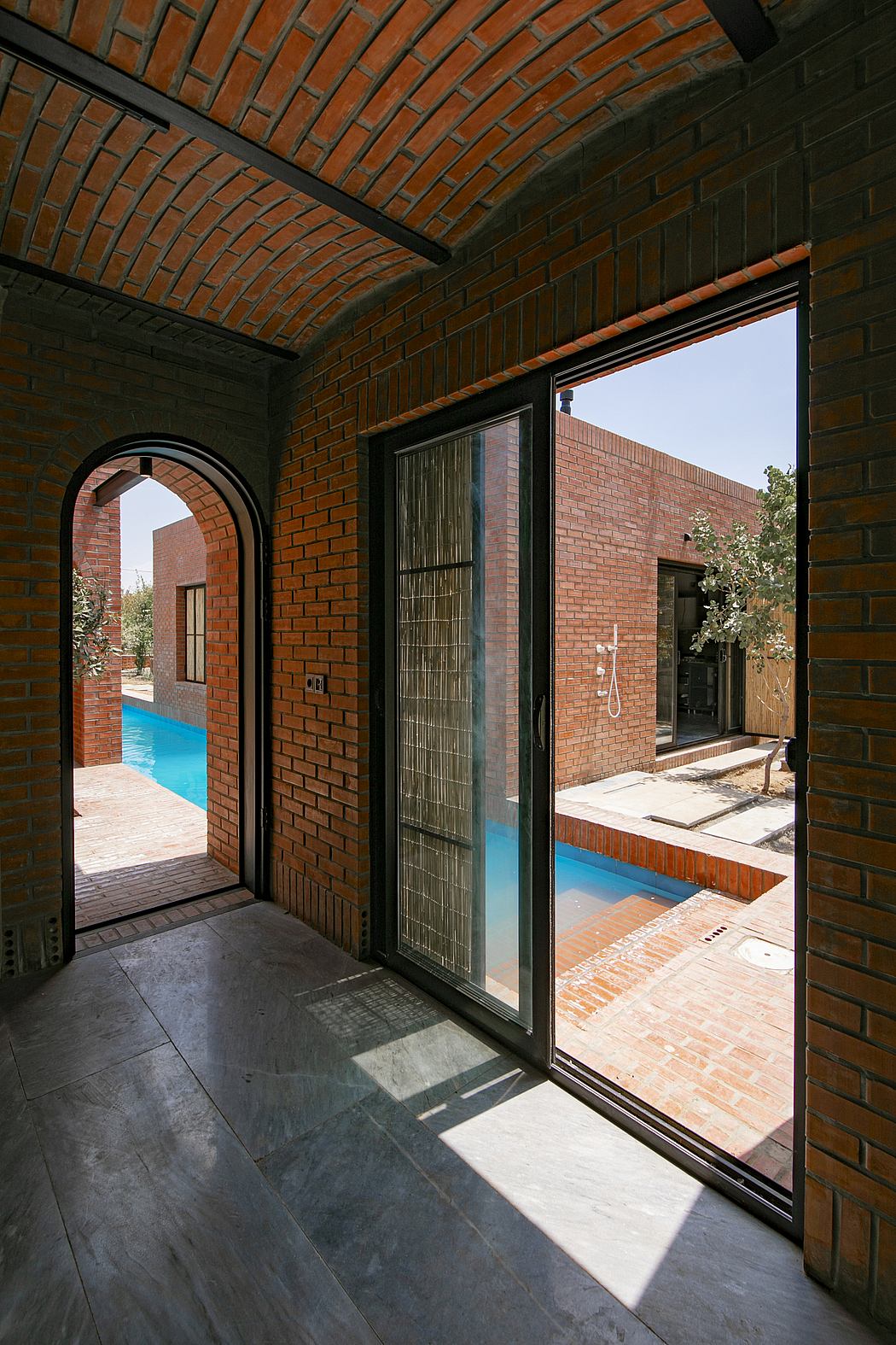 Mid-Ridge Villa by EZ Studio - 6