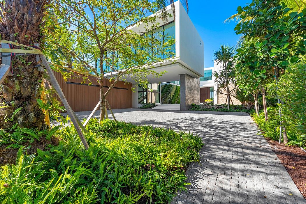North Bay Road Residence by Choeff Levy Fischman - 9