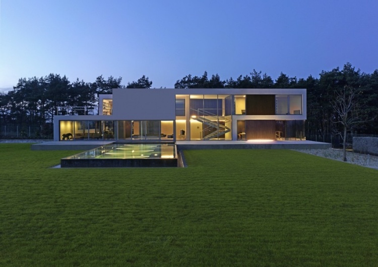 Brilliant Aatrial House by KWK PROMES