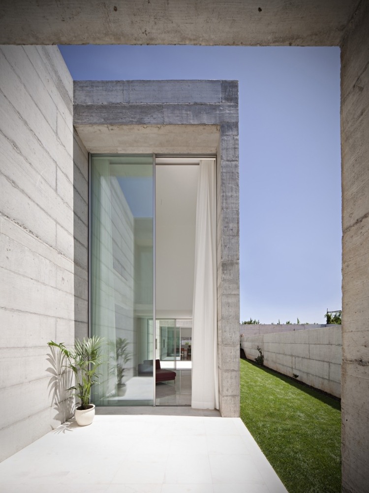 House in Moreira by Phyd Arquitectura