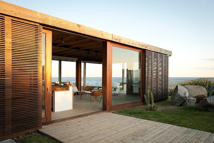 Beach House by Martin Gomez Arquitectos