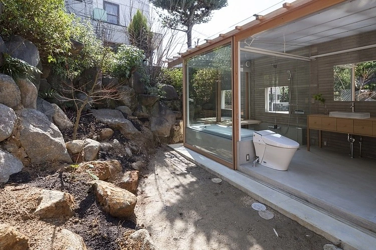 002-house-ishikiri-tato-architects.webp