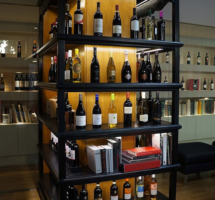 Customized Bookcase by Antica Ebanisteria Gambella