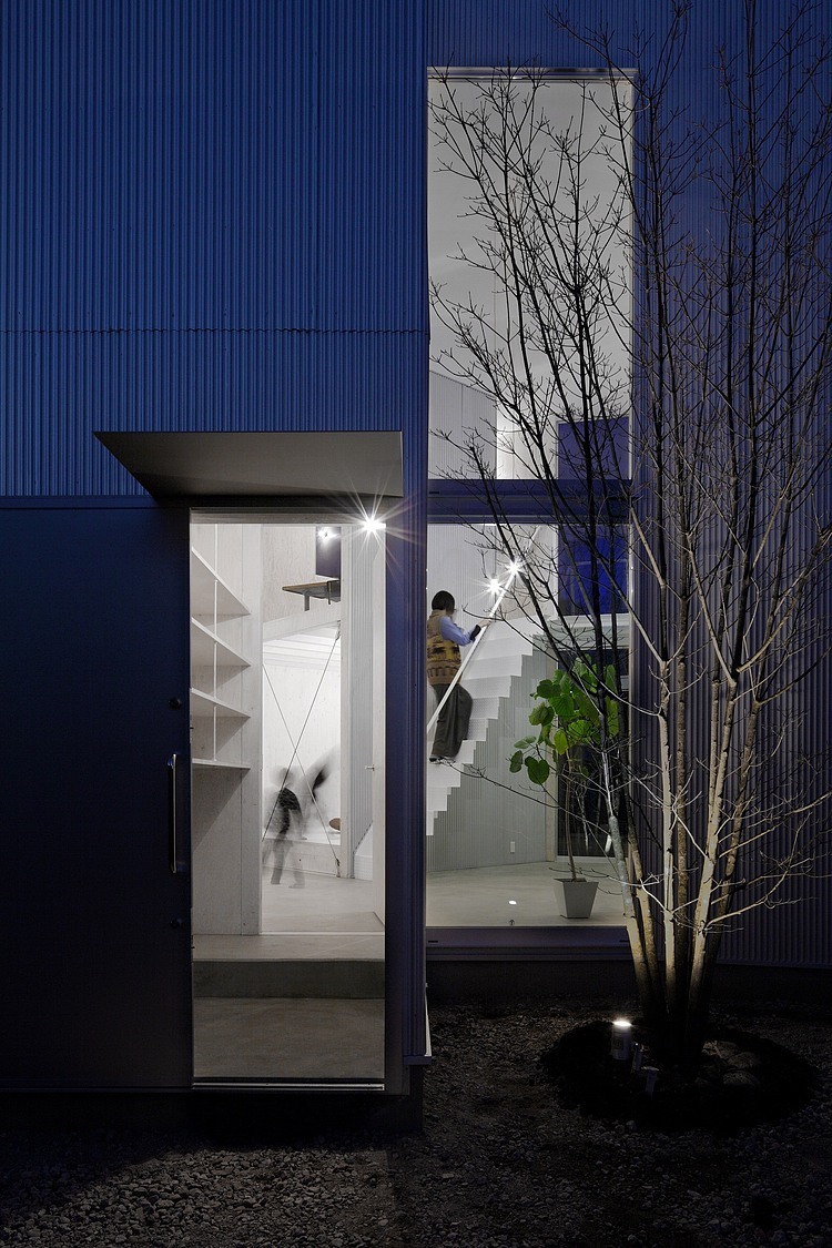 House In Kashiwa by Yamazaki Kentaro Design Workshop